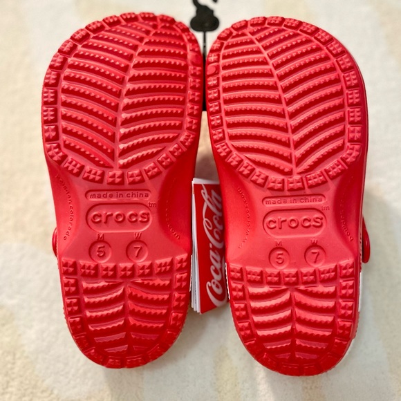 NWT Classic Coca-Cola X Crocs Clogs Red M5 W7 and M6 W8 & 3 Authentic Jibbitz - Picture 7 of 16
